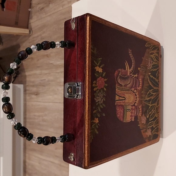 NWOT Women's Wooden Box Painted Handbag W/Shoulder Strap - Picture 15 of 16